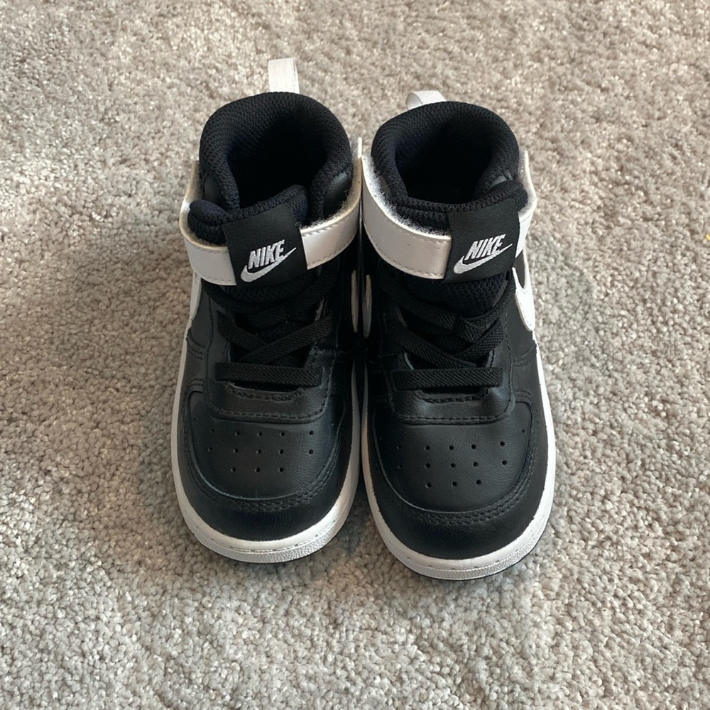 8C Toddler Nike Black and White Tennis Shoes
